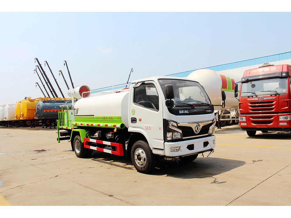 東風小多利卡抑塵灑水車國六5立方/30-40米霧炮