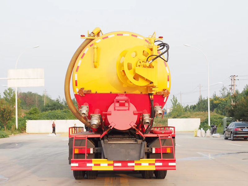 33立方 東風(fēng)天龍清洗吸污車